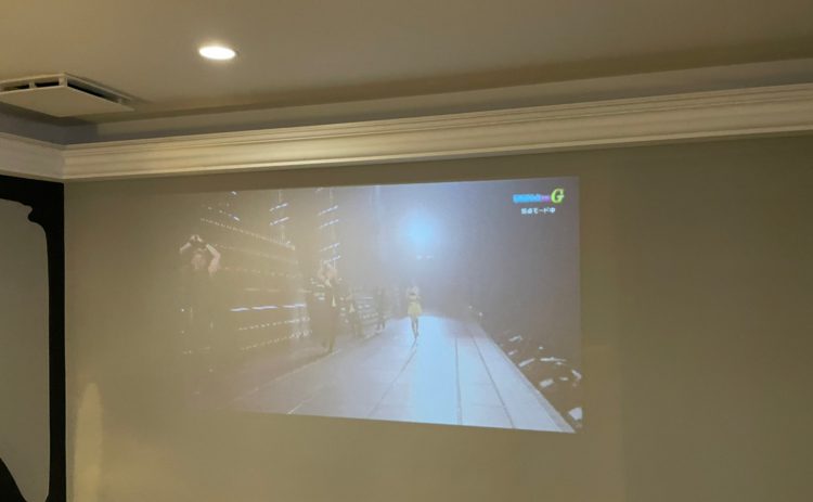 大型プロジェクター